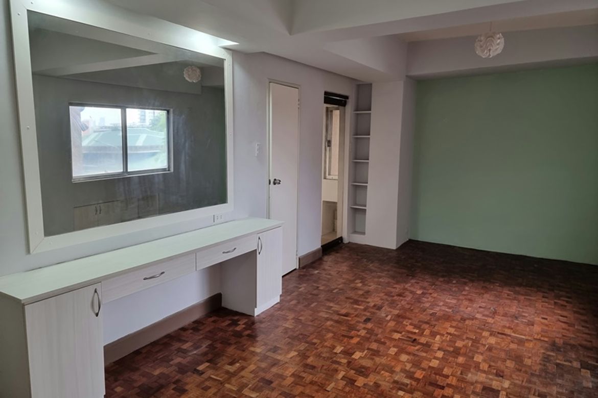 2 Bedroom Condo for Sale in Greenhills, San Juan, Metro Manila near MRT-3 Santolan – photo 3