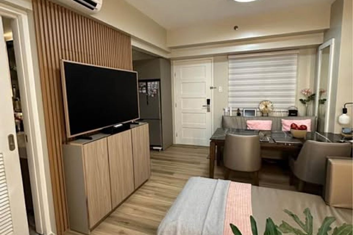 2 Bedroom Condo for Sale in Highway Hills, Mandaluyong, Metro Manila near MRT-3 Boni