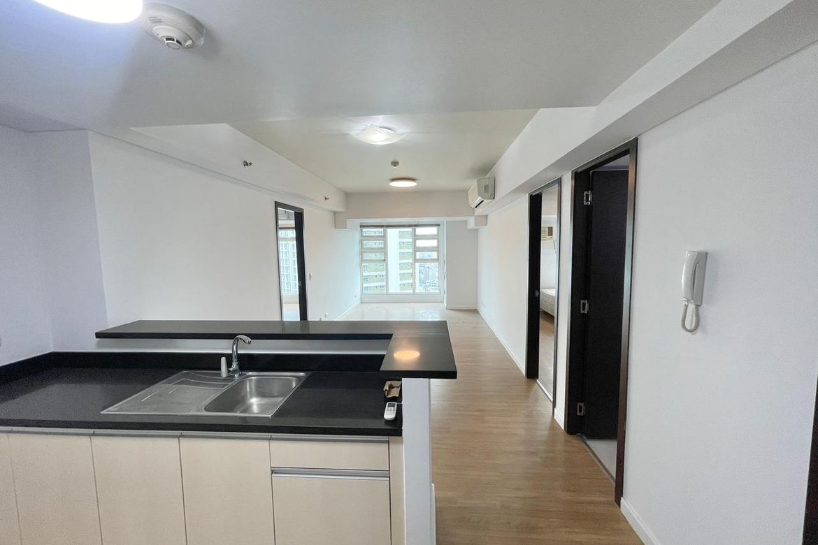 2 Bedroom Condo for Sale in Kroma Tower, San Lorenzo, Makati, Metro Manila – photo 2
