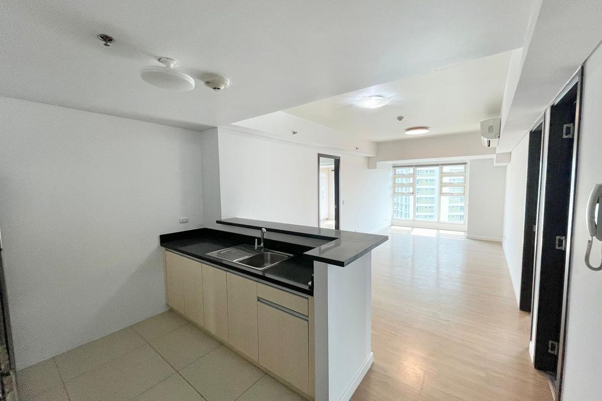 2 Bedroom Condo for Sale in Kroma Tower, San Lorenzo, Makati, Metro Manila – photo 3