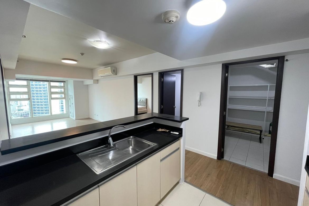 2 Bedroom Condo for Sale in Kroma Tower, San Lorenzo, Makati, Metro Manila – photo 6