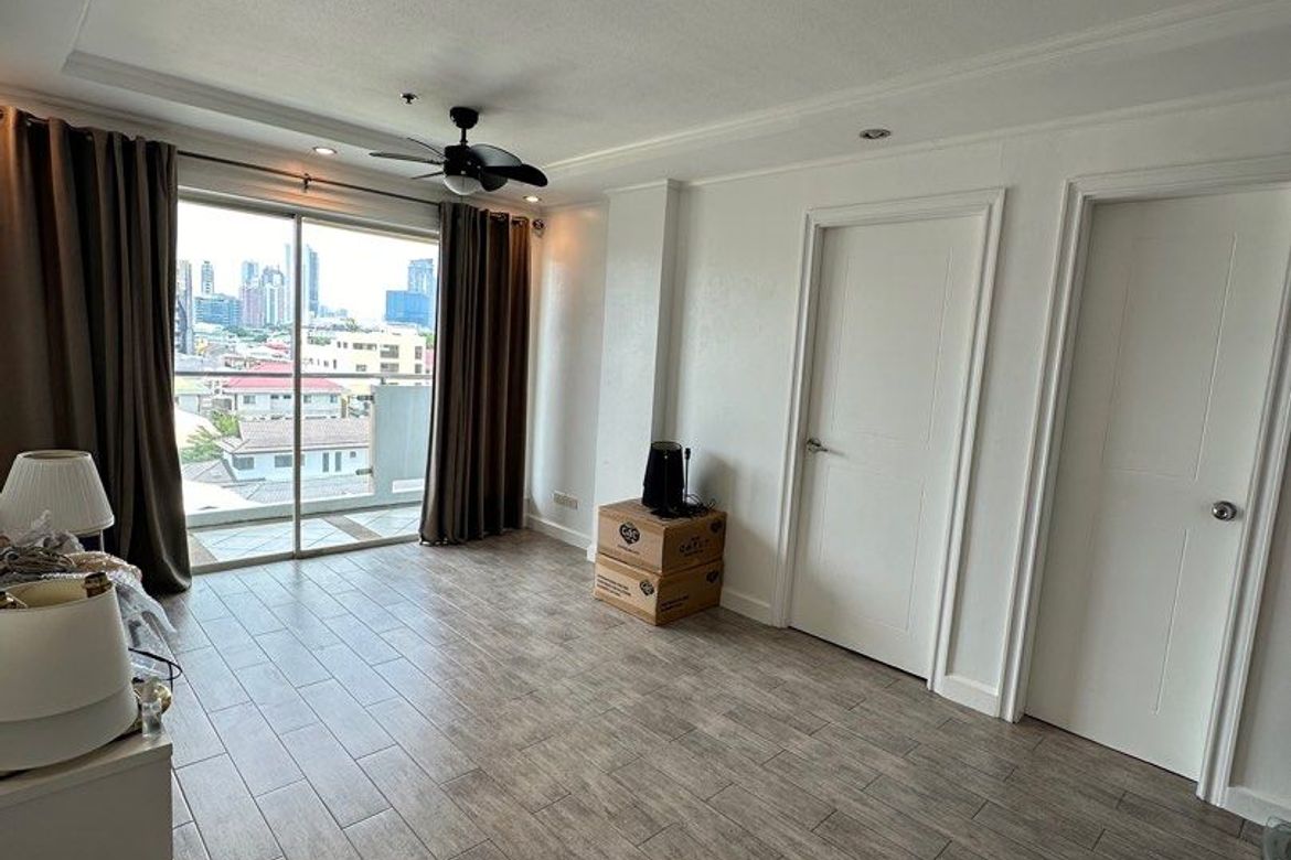 2 Bedroom Condo for Sale in Little Baguio, San Juan, Metro Manila