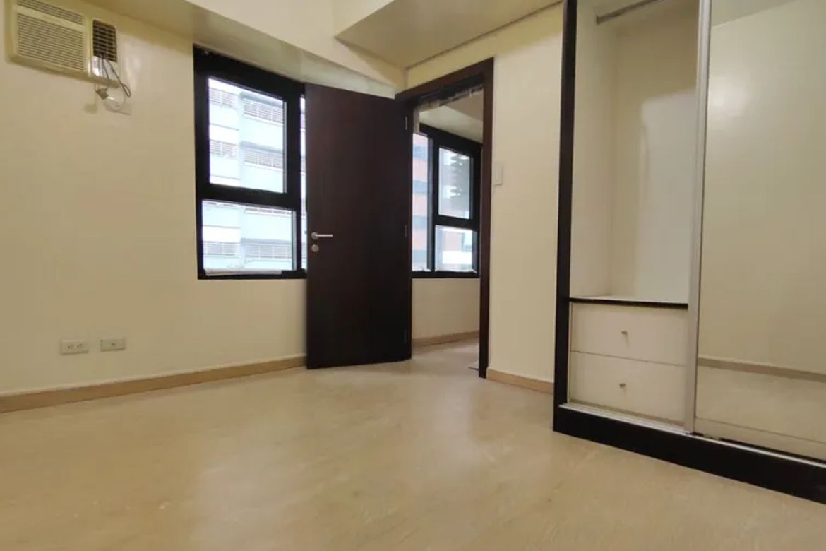2 Bedroom Condo for Sale in One Shangri-La Place, Wack-Wack Greenhills, Mandaluyong, Metro Manila near MRT-3 Shaw Boulevard – photo 7