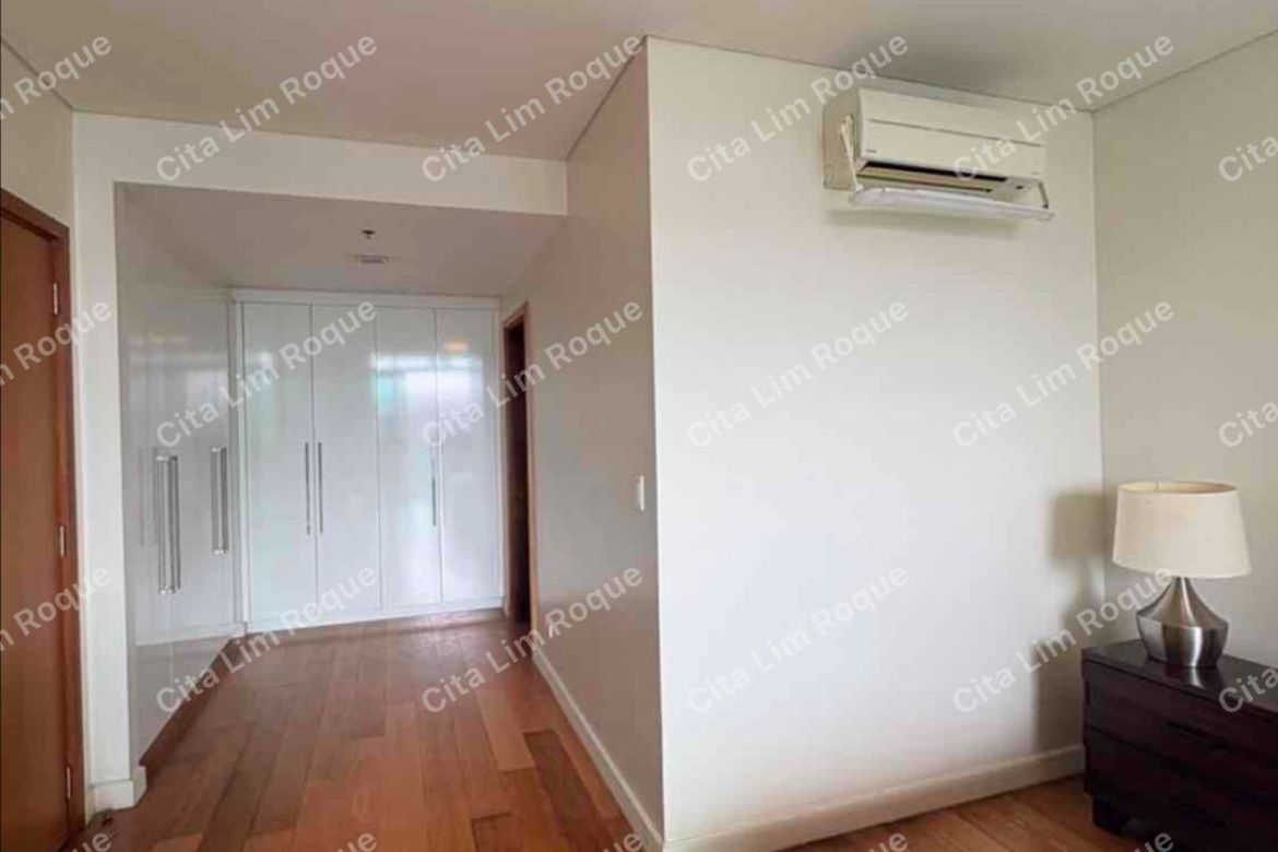 2 Bedroom Condo for Sale in Park Terraces, San Lorenzo, Makati City near MRT-3 Ayala – photo 2