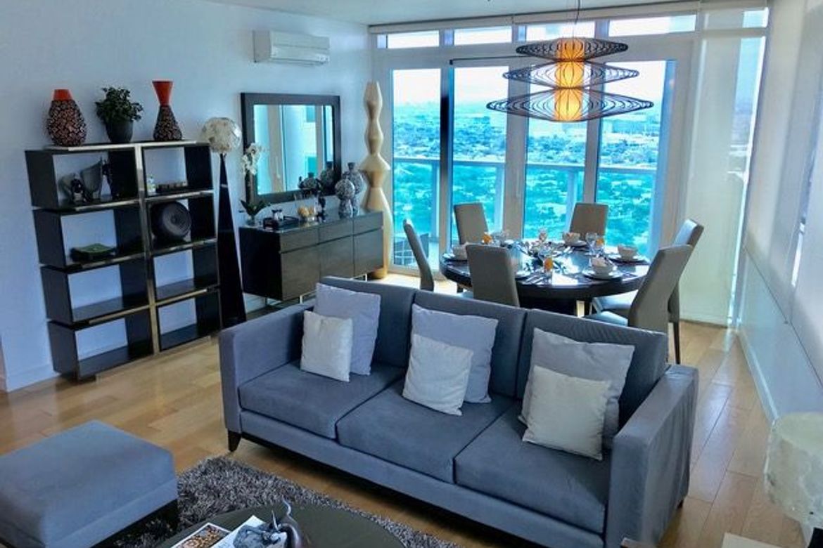 2 Bedroom Condo for Sale in Park Terraces, San Lorenzo, Makati City near MRT-3 Ayala – photo 2
