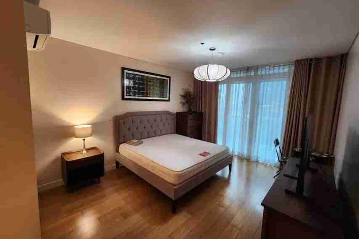 2 Bedroom Condo for Sale in Park Terraces, San Lorenzo, Makati, Metro Manila near MRT-3 Ayala