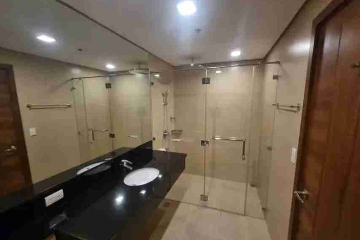 2 Bedroom Condo for Sale in Park Terraces, San Lorenzo, Makati, Metro Manila near MRT-3 Ayala – photo 8