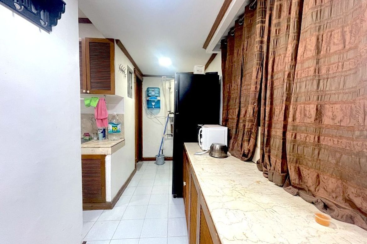 2 Bedroom Condo for Sale in Pio Del Pilar, Makati, Metro Manila