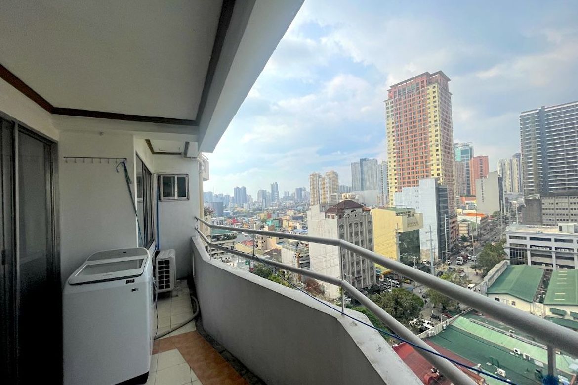 2 Bedroom Condo for Sale in Pio Del Pilar, Makati, Metro Manila – photo 2