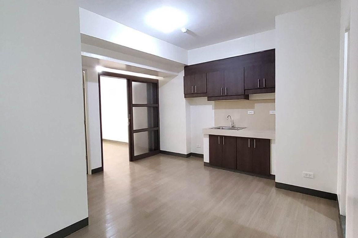 2 Bedroom Condo for Sale in Pioneer Heights 1, Highway Hills, Mandaluyong, Metro Manila near MRT-3 Boni – photo 2