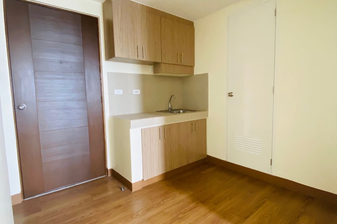 2 Bedroom Condo for Sale in Pioneer Heights 1, Highway Hills, Mandaluyong, Metro Manila near MRT-3 Boni – photo 3