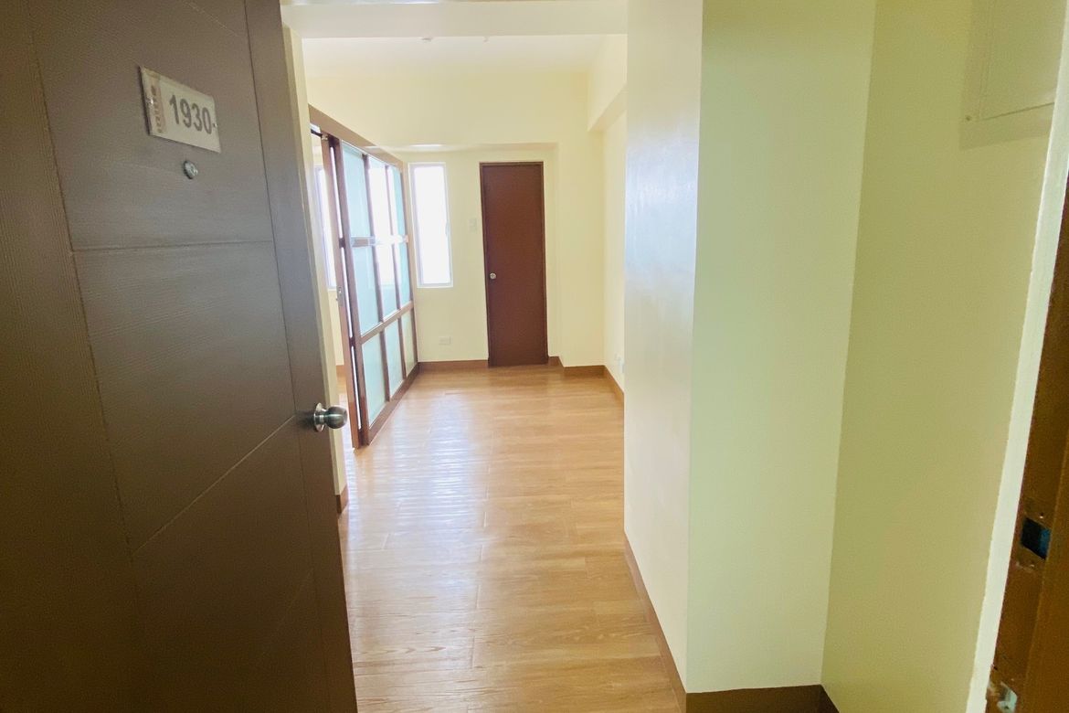 2 Bedroom Condo for Sale in Pioneer Heights 1, Highway Hills, Mandaluyong, Metro Manila near MRT-3 Boni – photo 4