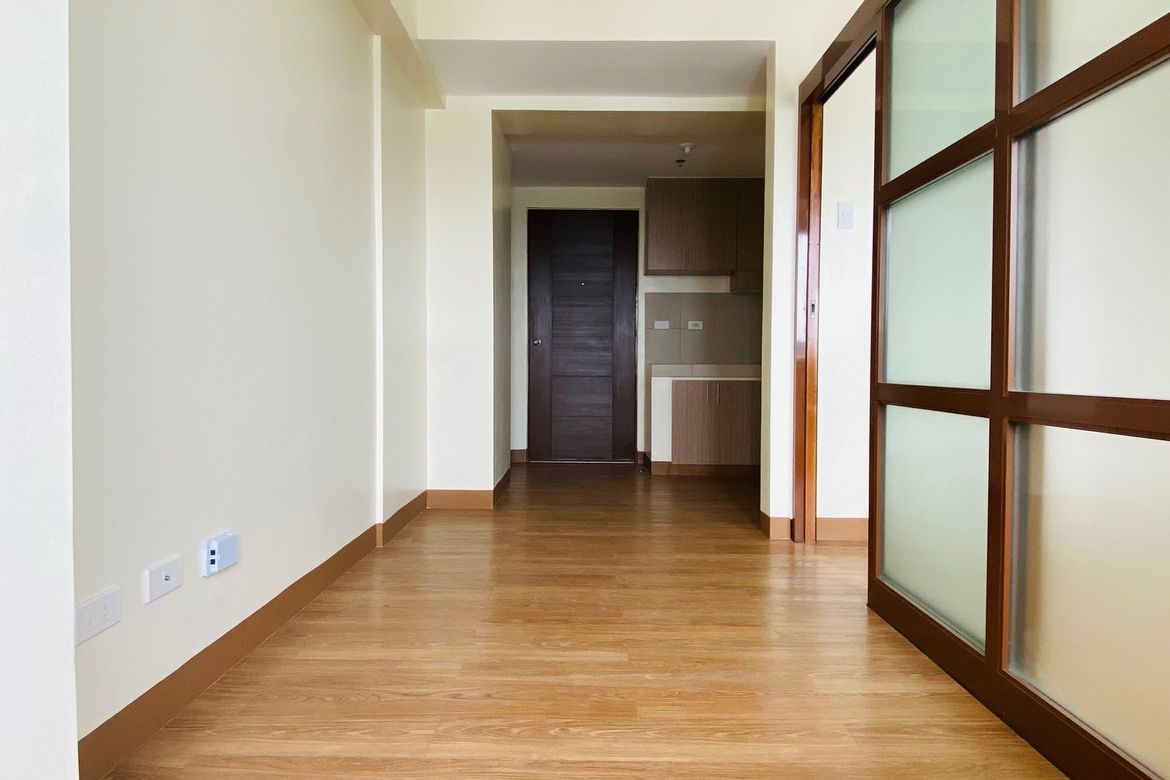 2 Bedroom Condo for Sale in Pioneer Heights 1, Highway Hills, Mandaluyong, Metro Manila near MRT-3 Boni – photo 7