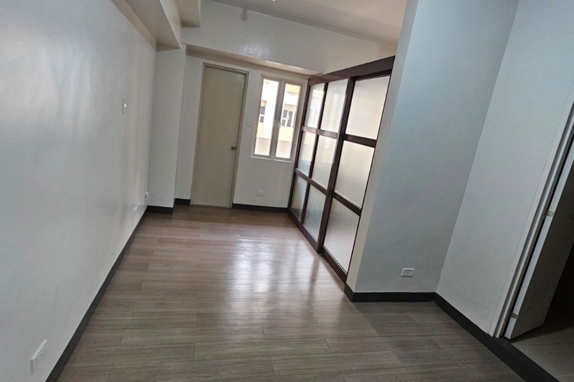 2 Bedroom Condo for Sale in Pioneer Heights 1, Highway Hills, Mandaluyong, Metro Manila near MRT-3 Boni – photo 3