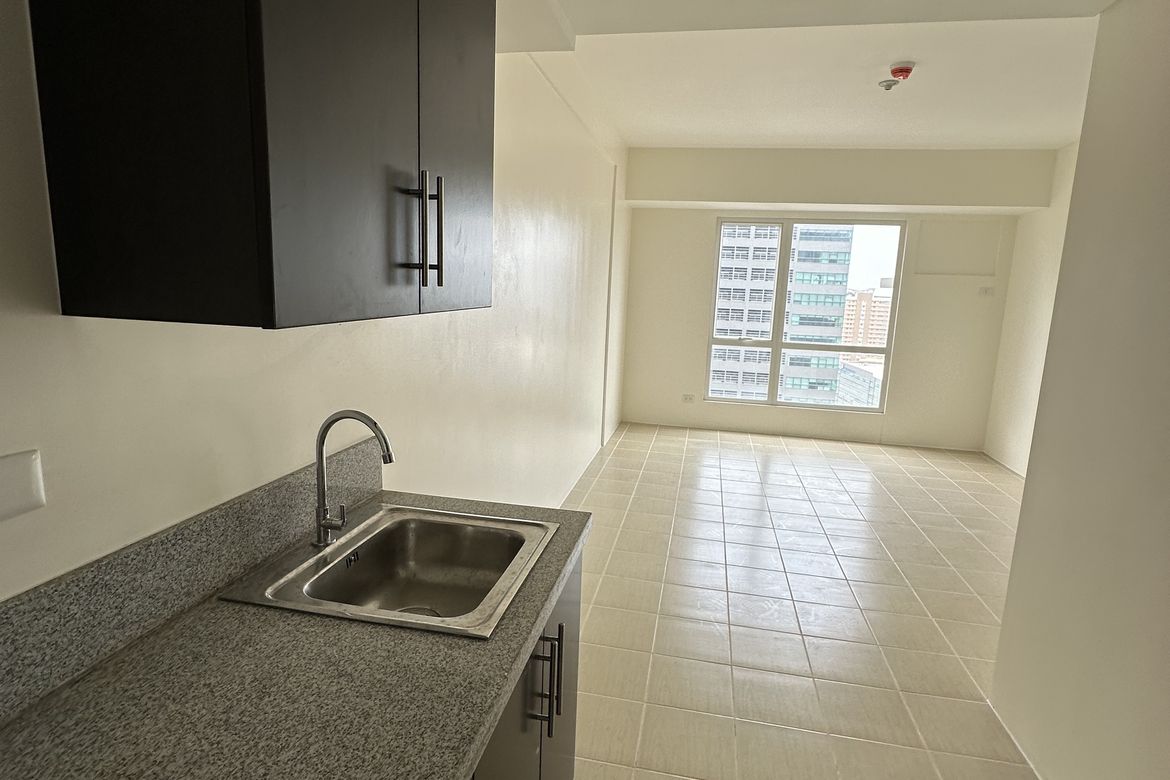 2 Bedroom Condo for Sale in Pioneer Woodlands, Barangka Ilaya, Mandaluyong, Metro Manila near MRT-3 Boni – photo 3