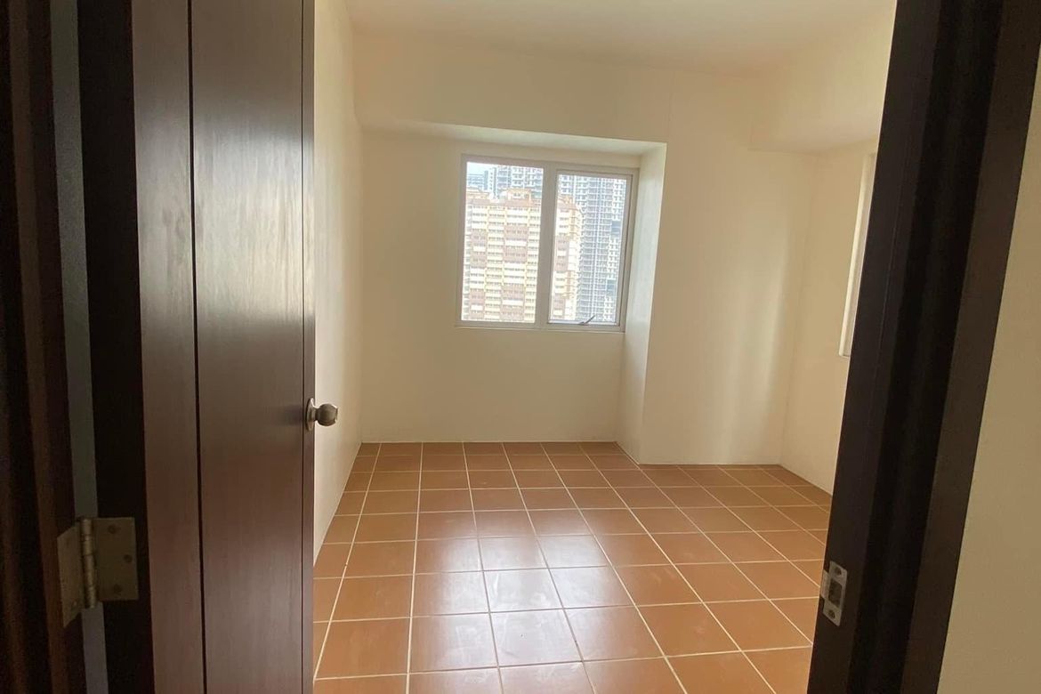 2 Bedroom Condo for Sale in Pioneer Woodlands, Barangka Ilaya, Mandaluyong, Metro Manila near MRT-3 Boni – photo 2