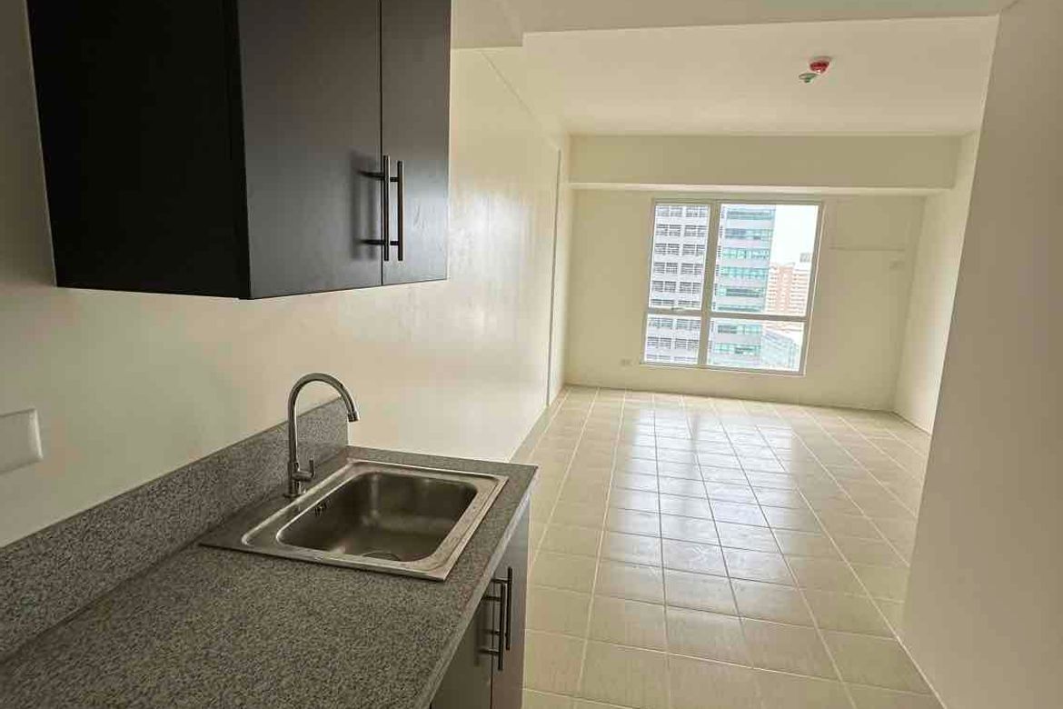 2 Bedroom Condo for Sale in Pioneer Woodlands, Barangka Ilaya, Mandaluyong, Metro Manila near MRT-3 Boni