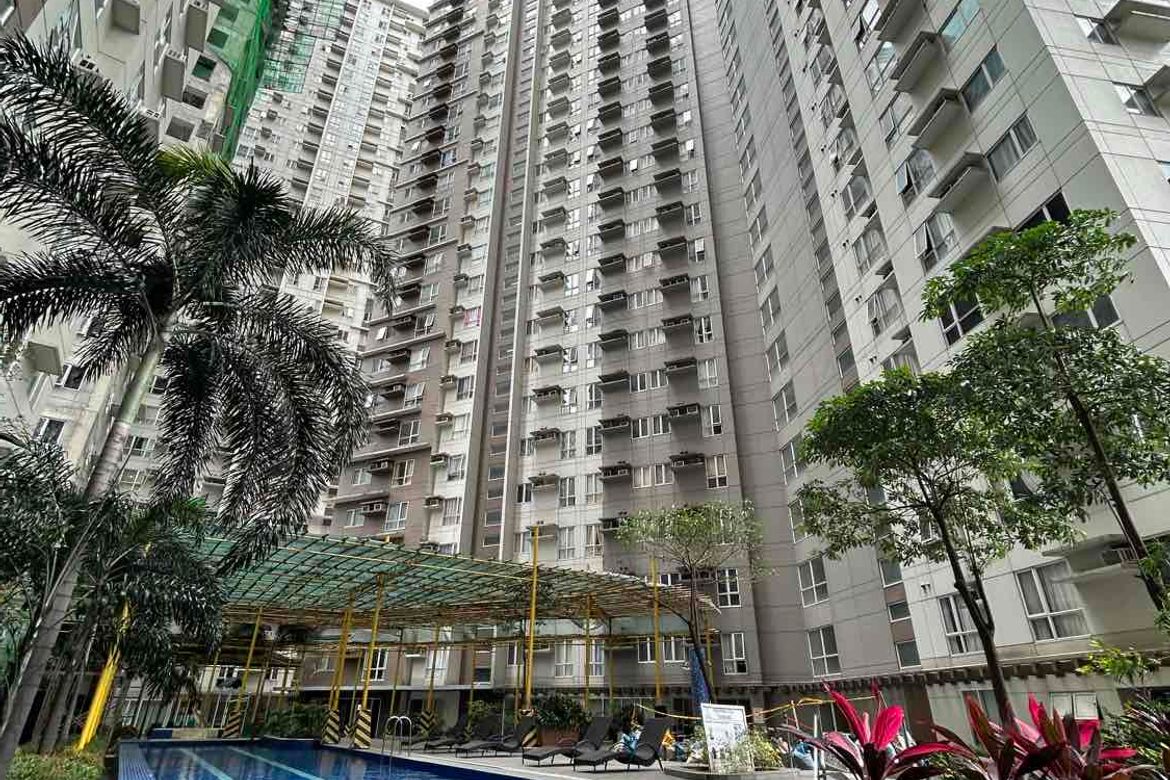 2 Bedroom Condo for Sale in Pioneer Woodlands, Barangka Ilaya, Mandaluyong, Metro Manila near MRT-3 Boni
