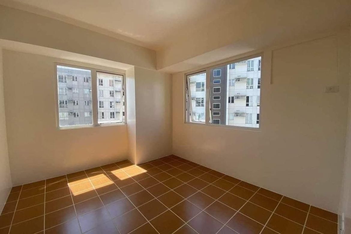 2 Bedroom Condo for Sale in Pioneer Woodlands, Barangka Ilaya, Mandaluyong, Metro Manila near MRT-3 Boni