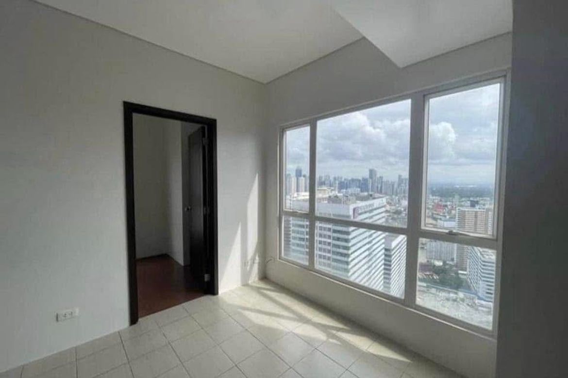 2 Bedroom Condo for Sale in Pioneer Woodlands, Barangka Ilaya, Mandaluyong, Metro Manila near MRT-3 Boni