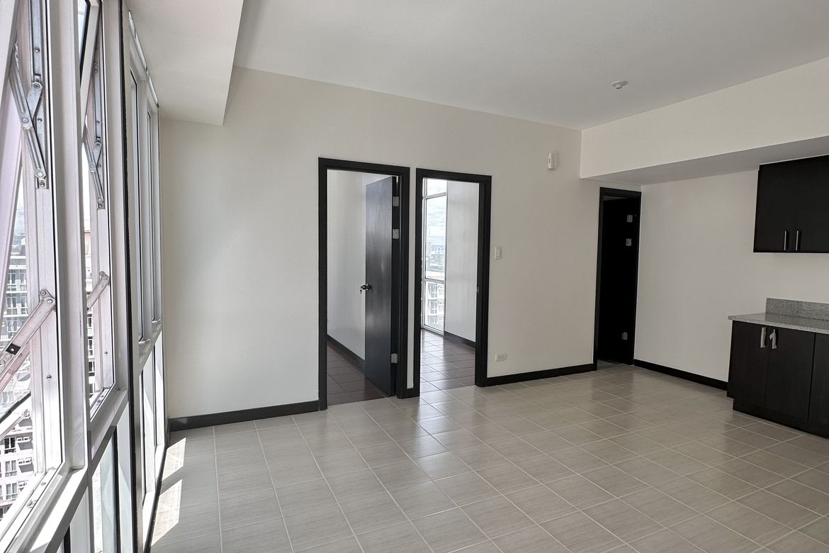 2 Bedroom Condo for Sale in San Lorenzo Place, Bangkal, Makati City near MRT-3 Magallanes – photo 3
