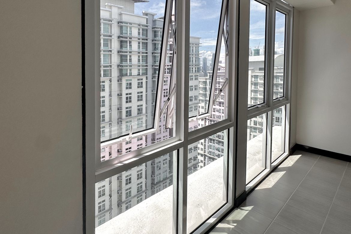 2 Bedroom Condo for Sale in San Lorenzo Place, Bangkal, Makati City near MRT-3 Magallanes – photo 5