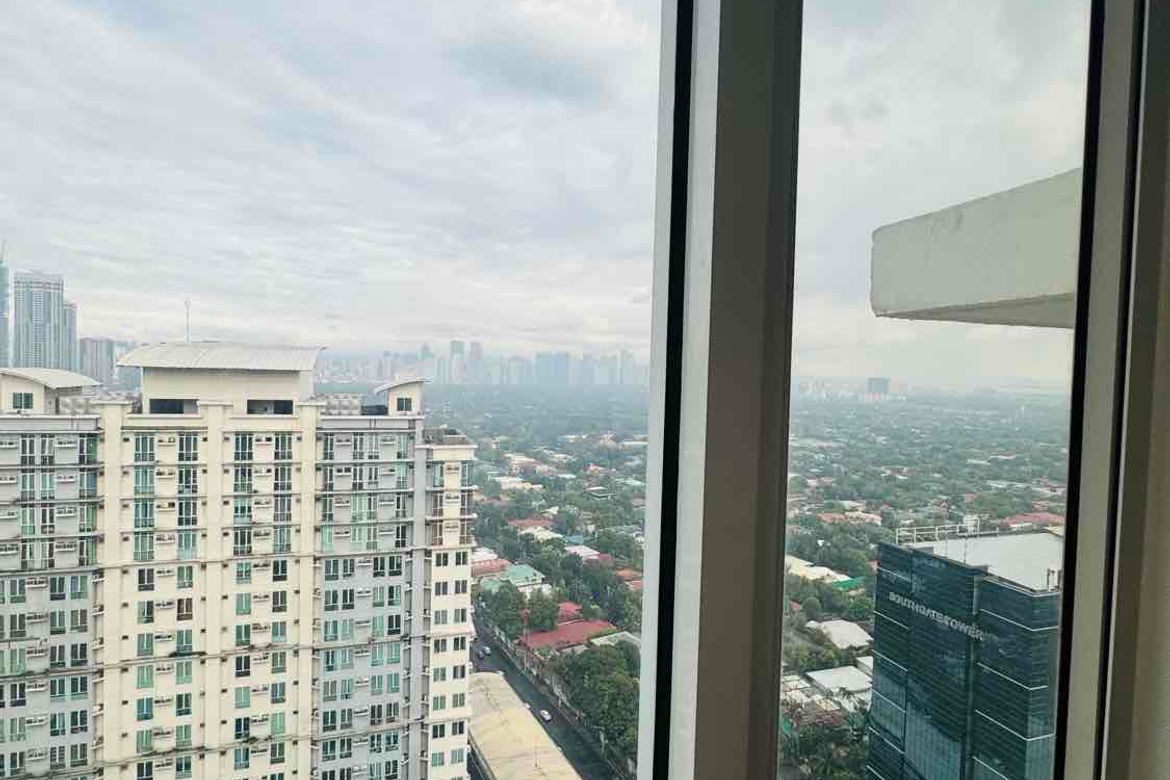 2 Bedroom Condo for Sale in San Lorenzo Place, Bangkal, Makati City near MRT-3 Magallanes