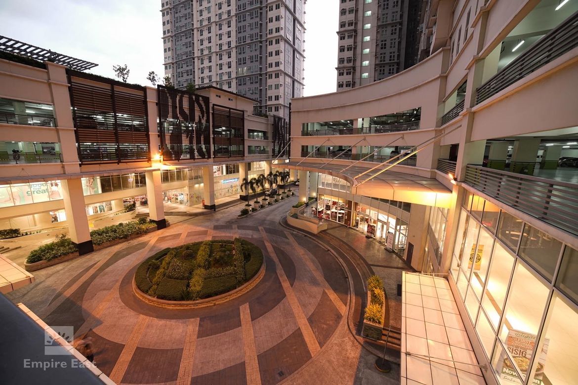 2 Bedroom Condo for Sale in San Lorenzo Place, Bangkal, Makati, Metro Manila near MRT-3 Magallanes – photo 3