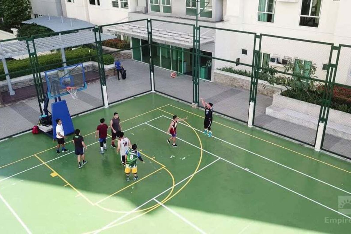 2 Bedroom Condo for Sale in San Lorenzo Place, Bangkal, Makati, Metro Manila near MRT-3 Magallanes – photo 3