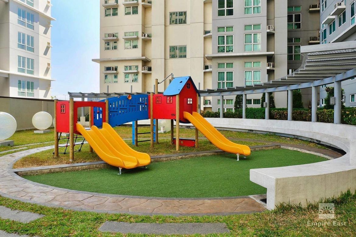 2 Bedroom Condo for Sale in San Lorenzo Place, Bangkal, Makati, Metro Manila near MRT-3 Magallanes – photo 4