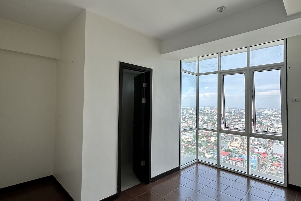 2 Bedroom Condo for Sale in San Lorenzo Place, Bangkal, Makati, Metro Manila near MRT-3 Magallanes – photo 7