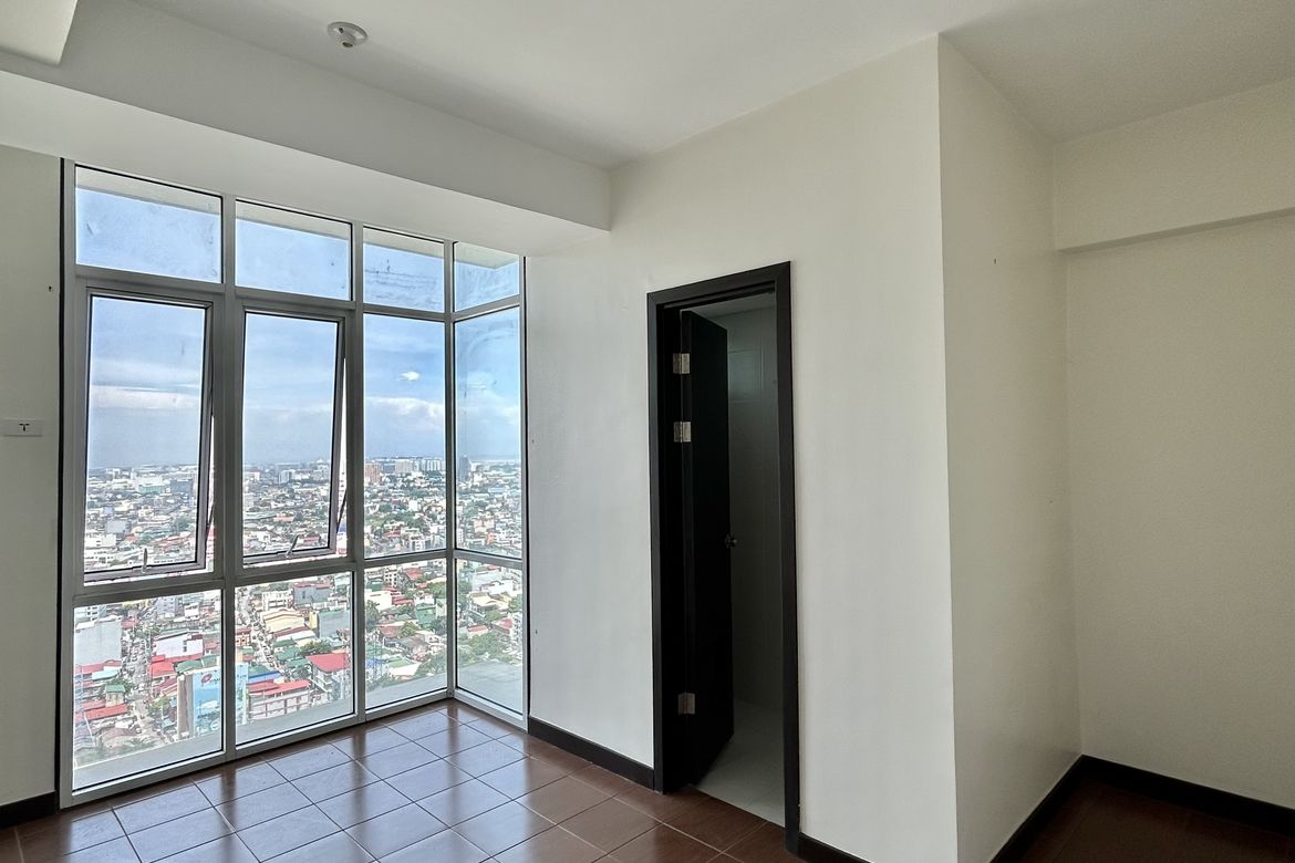 2 Bedroom Condo for Sale in San Lorenzo Place, Bangkal, Makati, Metro Manila near MRT-3 Magallanes – photo 8
