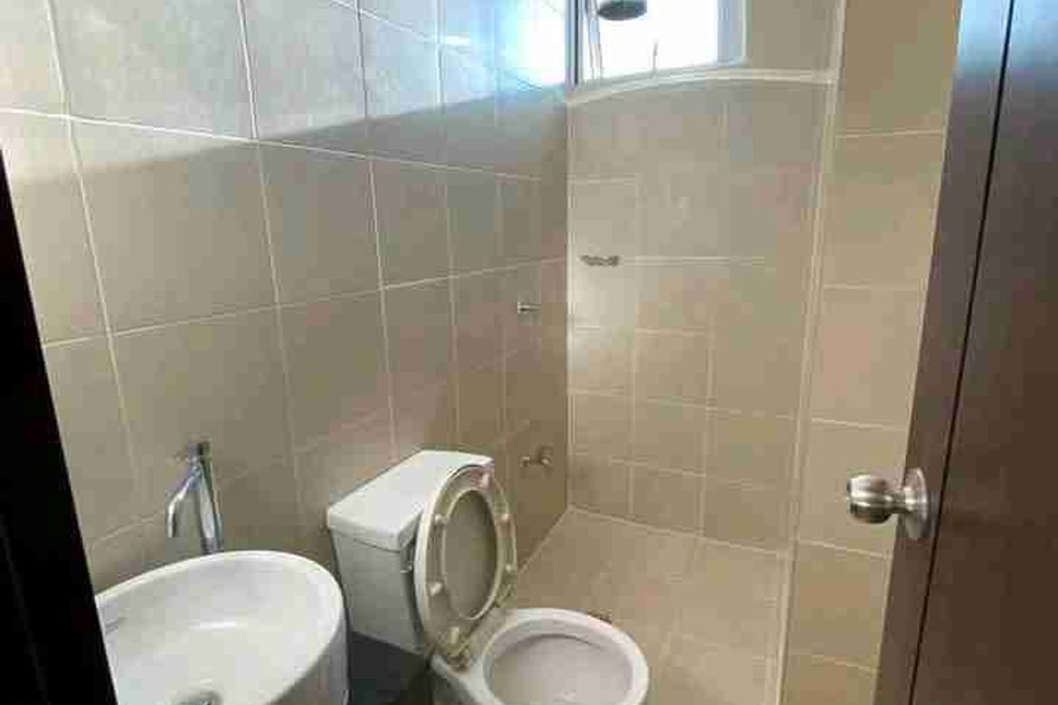 2 Bedroom Condo for Sale in San Lorenzo Place, Bangkal, Makati, Metro Manila near MRT-3 Magallanes – photo 8