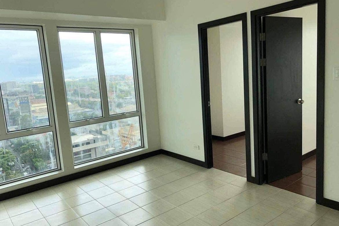 2 Bedroom Condo for Sale in San Lorenzo Place, Bangkal, Makati, Metro Manila near MRT-3 Magallanes – photo 4