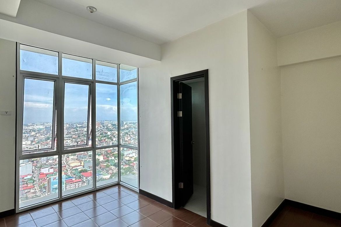 2 Bedroom Condo for Sale in San Lorenzo Place, Bangkal, Makati, Metro Manila near MRT-3 Magallanes – photo 8