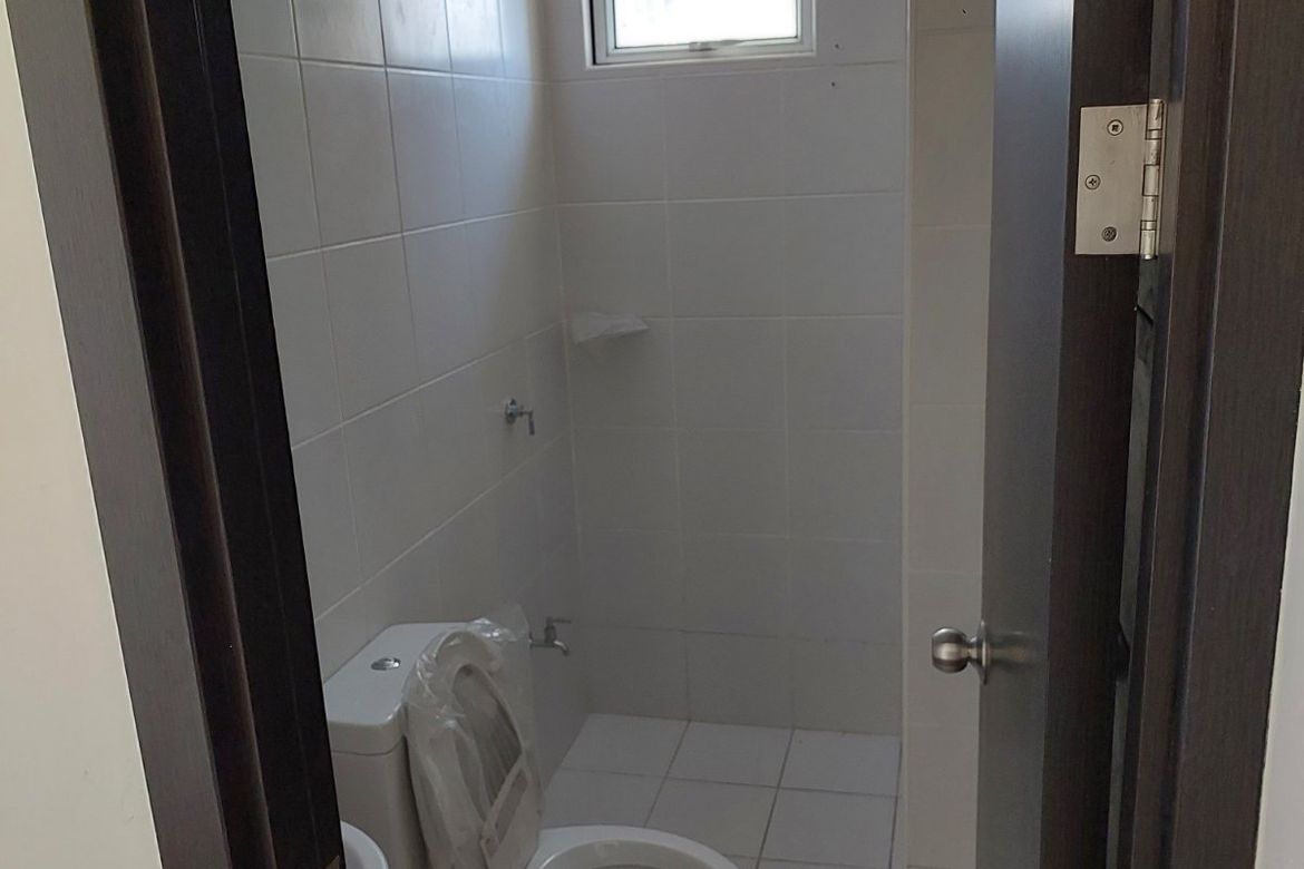 2 Bedroom Condo for Sale in San Lorenzo Place, Bangkal, Makati, Metro Manila near MRT-3 Magallanes – photo 8