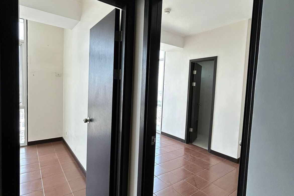 2 Bedroom Condo for Sale in San Lorenzo Place, Bangkal, Makati, Metro Manila near MRT-3 Magallanes – photo 7