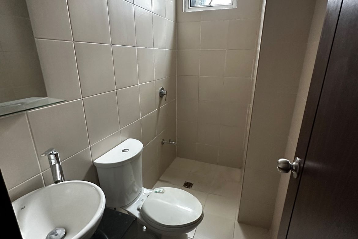 2 Bedroom Condo for Sale in San Lorenzo Place, Bangkal, Makati, Metro Manila near MRT-3 Magallanes – photo 7