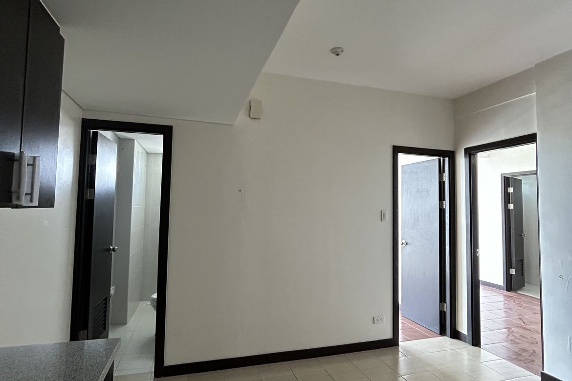 2 Bedroom Condo for Sale in San Lorenzo Place, Bangkal, Makati, Metro Manila near MRT-3 Magallanes – photo 2