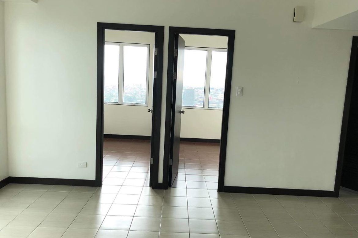 2 Bedroom Condo for Sale in San Lorenzo Place, Bangkal, Makati, Metro Manila near MRT-3 Magallanes – photo 4