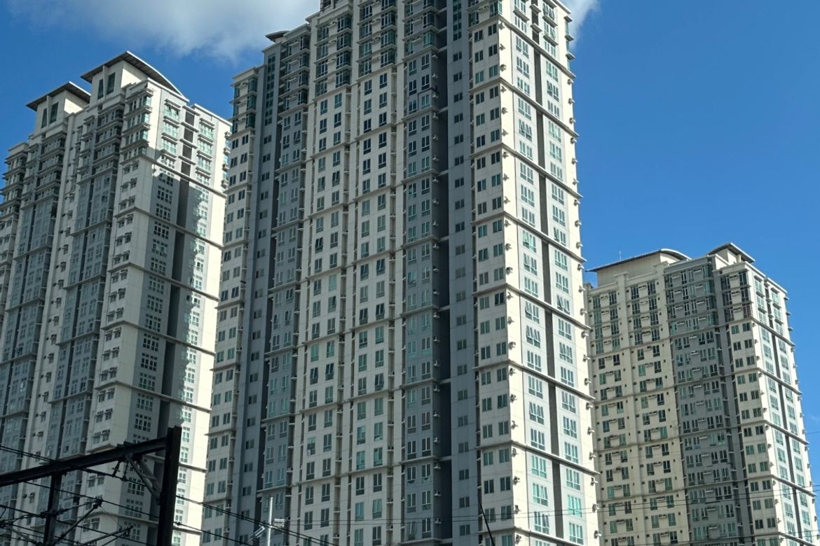 2 Bedroom Condo for Sale in San Lorenzo Place, Bangkal, Makati, Metro Manila near MRT-3 Magallanes – photo 2