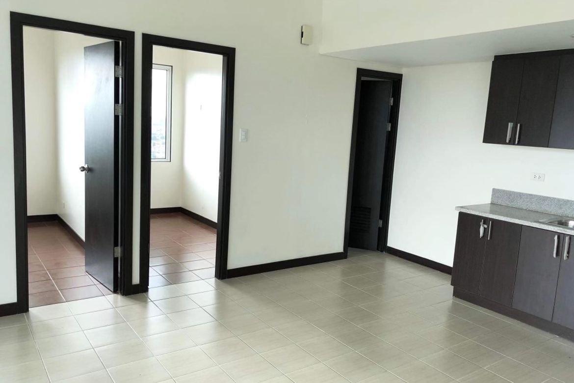 2 Bedroom Condo for Sale in San Lorenzo Place, Bangkal, Makati, Metro Manila near MRT-3 Magallanes
