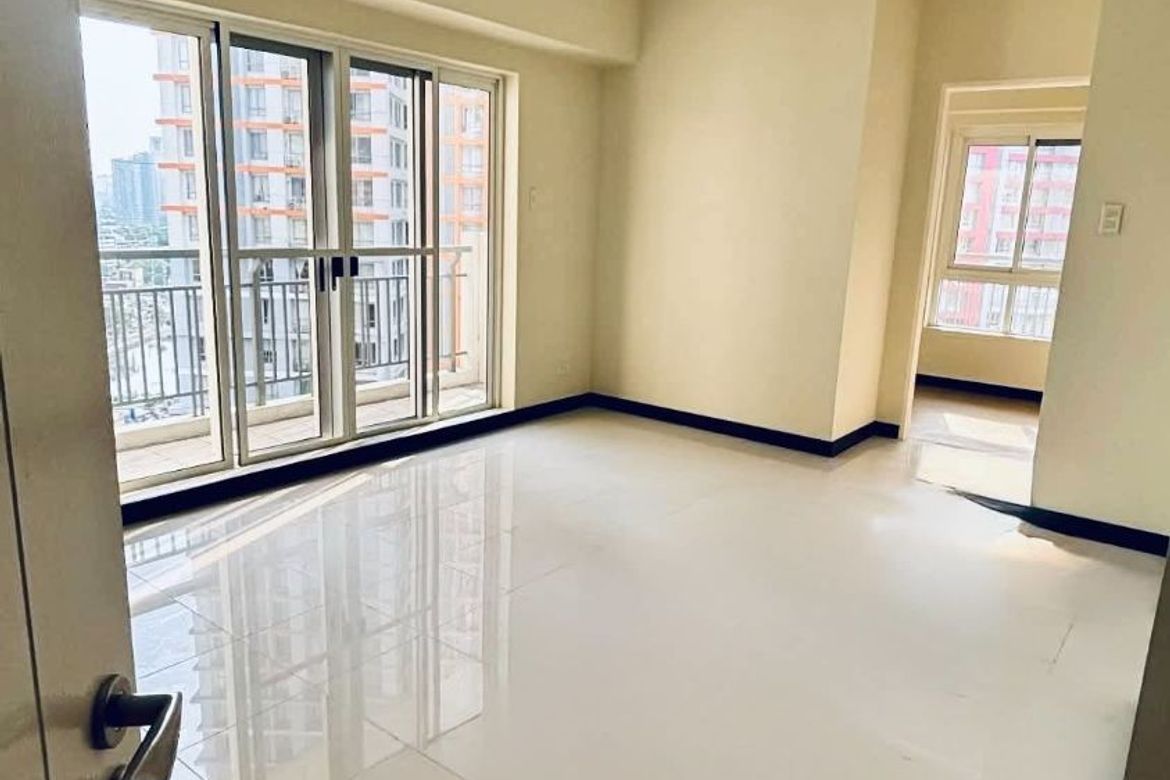 2 Bedroom Condo for Sale in Sheridan Towers, Buayang Bato, Mandaluyong, Metro Manila near MRT-3 Boni