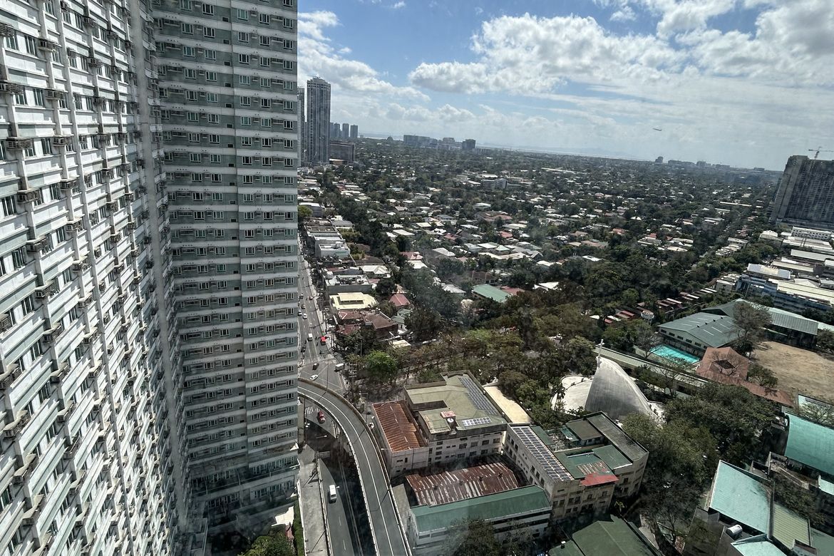 2 Bedroom Condo for Sale in The Beacon, Bangkal, Makati City near MRT-3 Magallanes