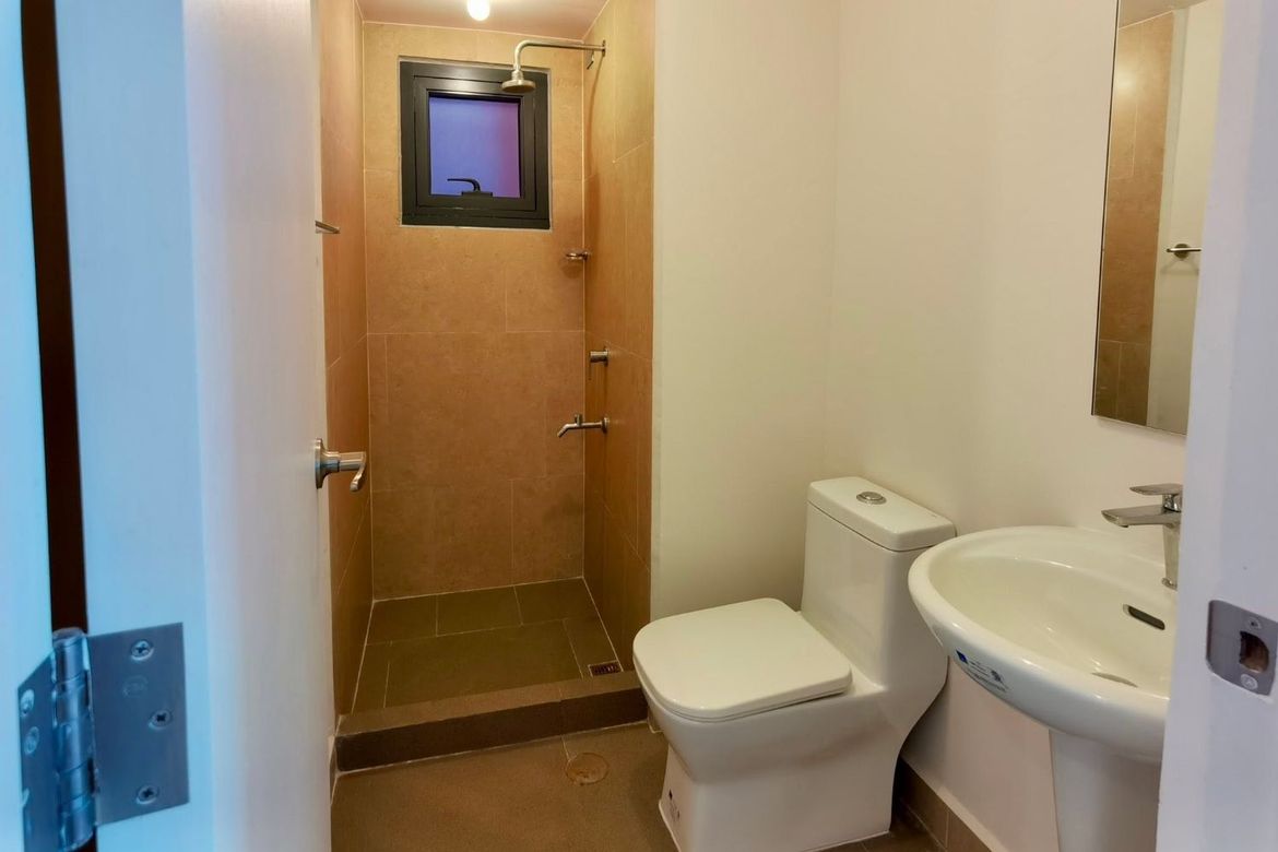 2 Bedroom Condo for Sale in The Rise Makati By Shangrila, San Antonio, Makati, Metro Manila – photo 7