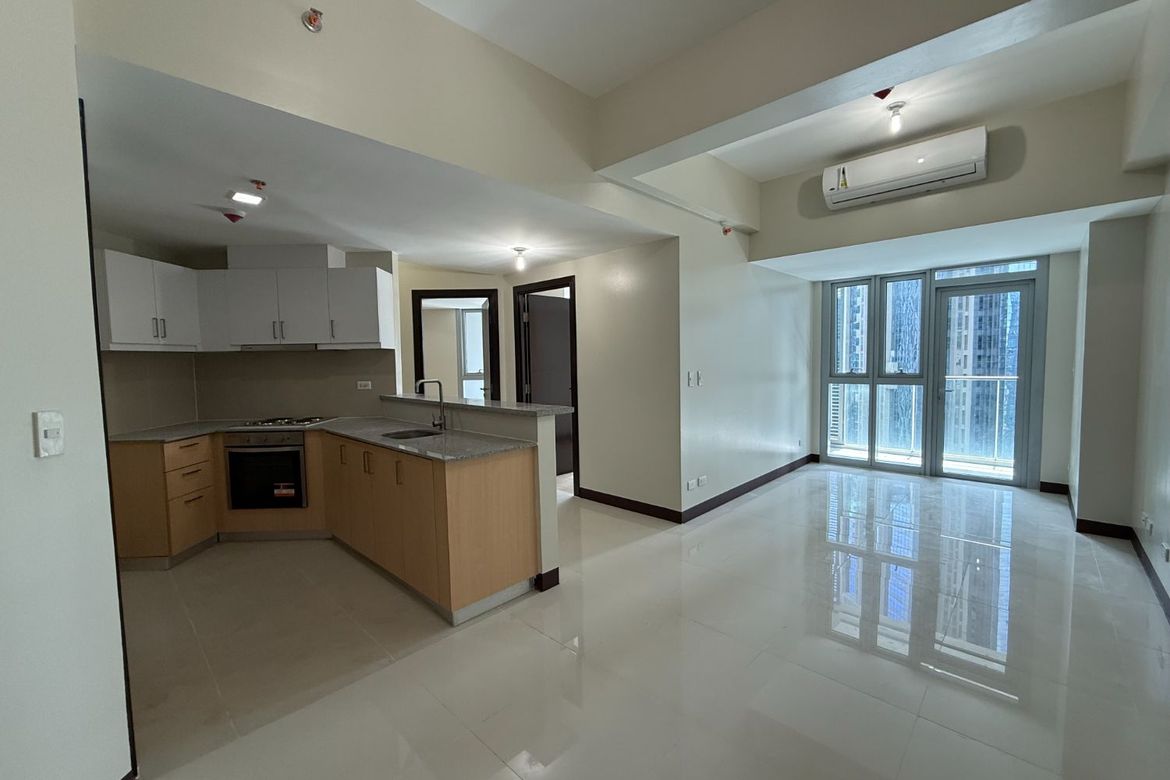 2 Bedroom Condo for Sale in Uptown Parksuites, BGC, Taguig – photo 2