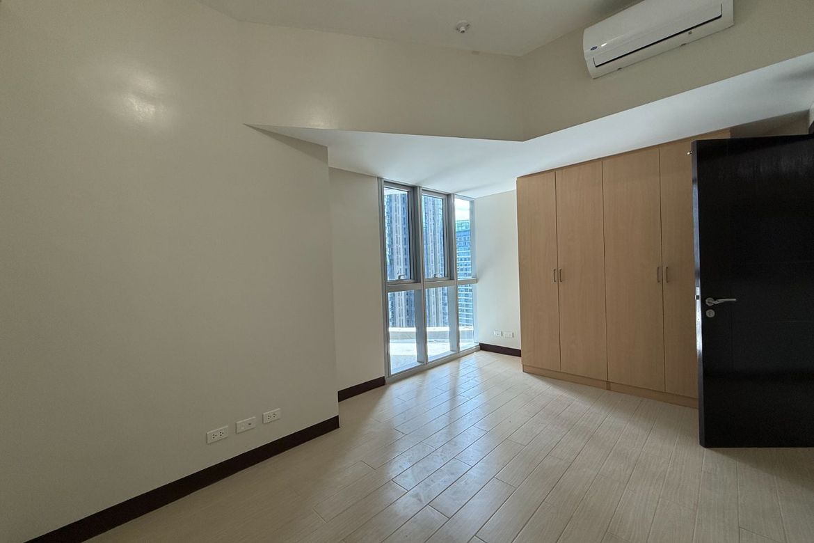 2 Bedroom Condo for Sale in Uptown Parksuites, BGC, Taguig – photo 10