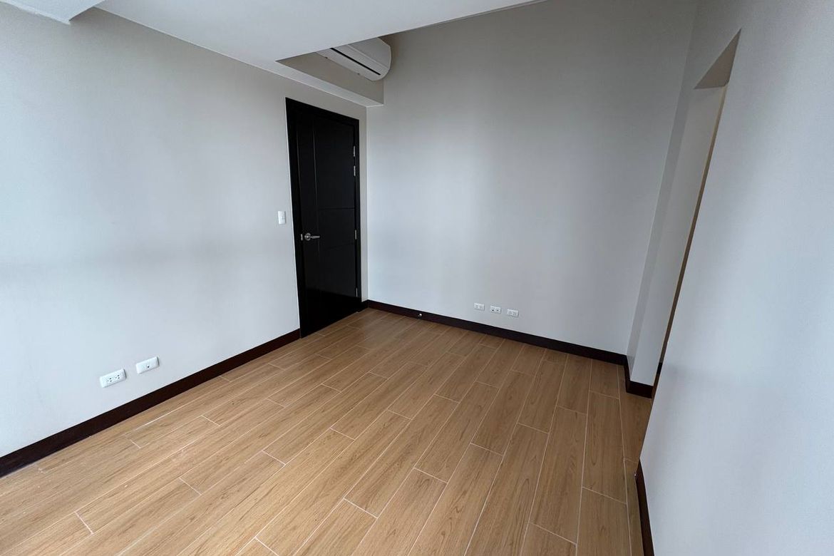 2 Bedroom Condo for Sale in Uptown Parksuites, BGC, Taguig – photo 3