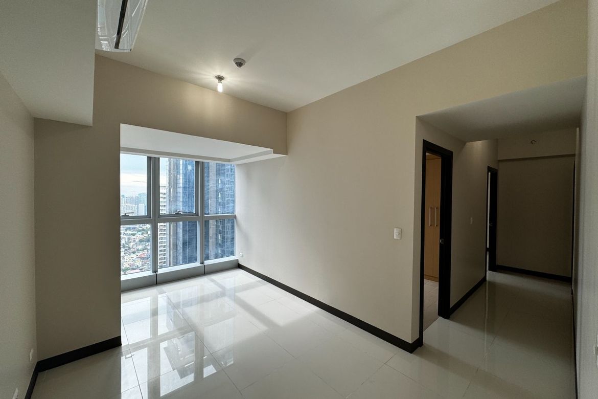 2 Bedroom Condo for Sale in Uptown Parksuites, BGC, Taguig, Metro Manila