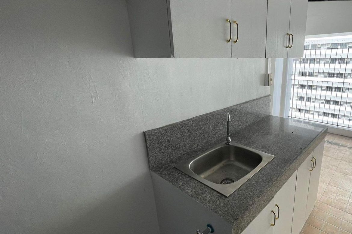 2 Bedroom Condo for Sale in Victoria Station I, South Triangle, Quezon City, Metro Manila near MRT-3 Kamuning – photo 4